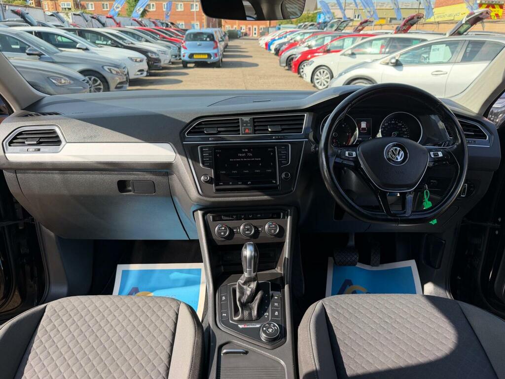 Volkswagen Tiguan 2.0 Tdi Bluemotion Tech Se Navigation Dsg 4Motion Black #2