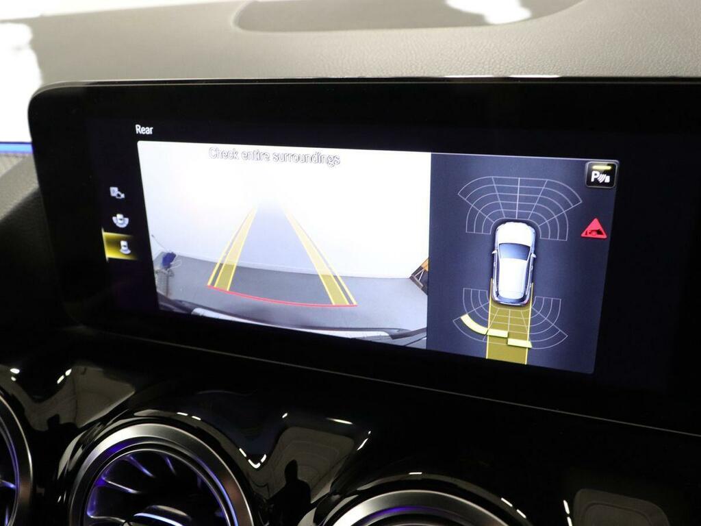 Mercedes-Benz GLA Class 180 Amg Line Premium Suv 7G-dct Euro Black #19