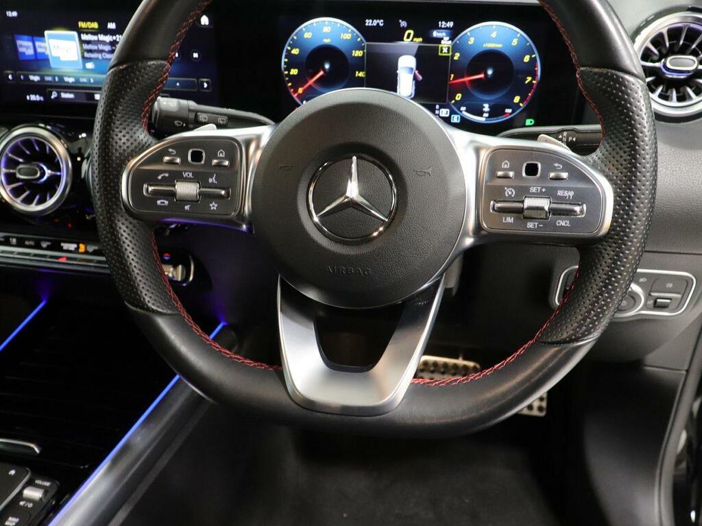 Mercedes-Benz GLA Class 180 Amg Line Premium Suv 7G-dct Euro Black #38