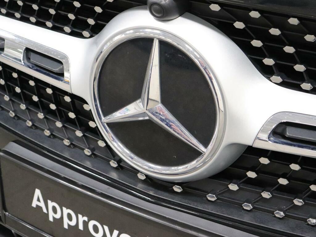 Mercedes-Benz GLA Class 180 Amg Line Premium Suv 7G-dct Euro Black #30