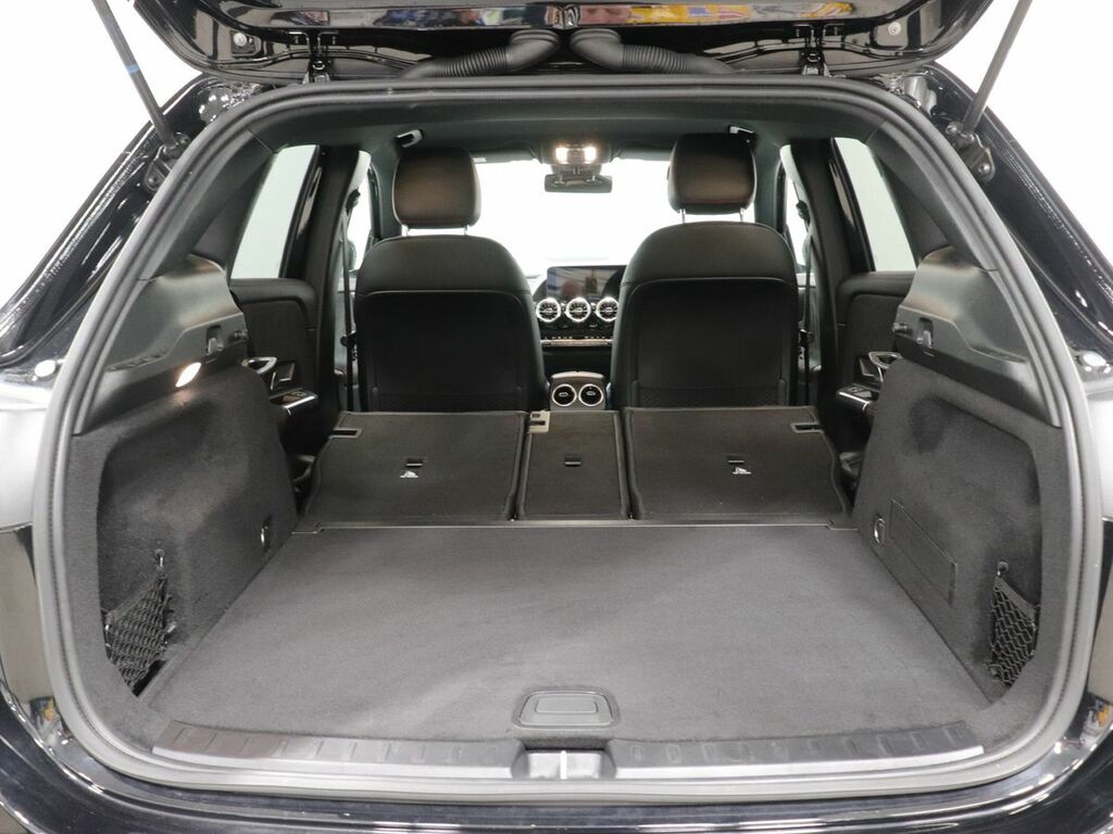 Mercedes-Benz GLA Class 180 Amg Line Premium Suv 7G-dct Euro Black #27
