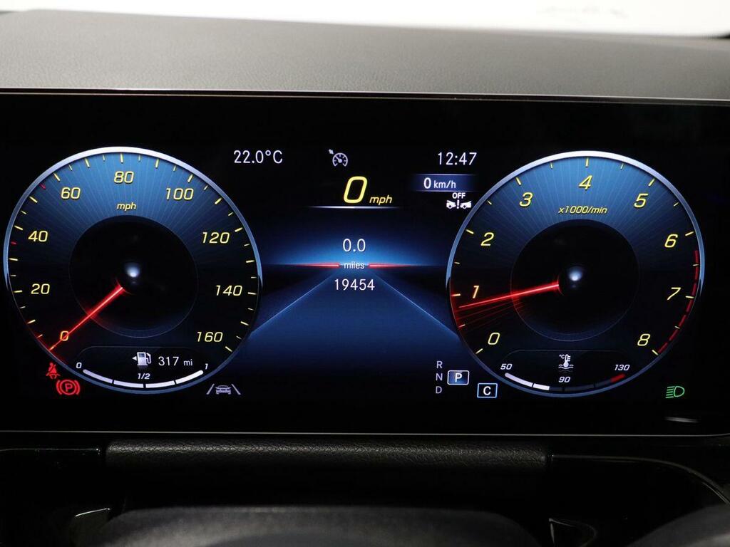 Mercedes-Benz GLA Class 180 Amg Line Premium Suv 7G-dct Euro Black #4