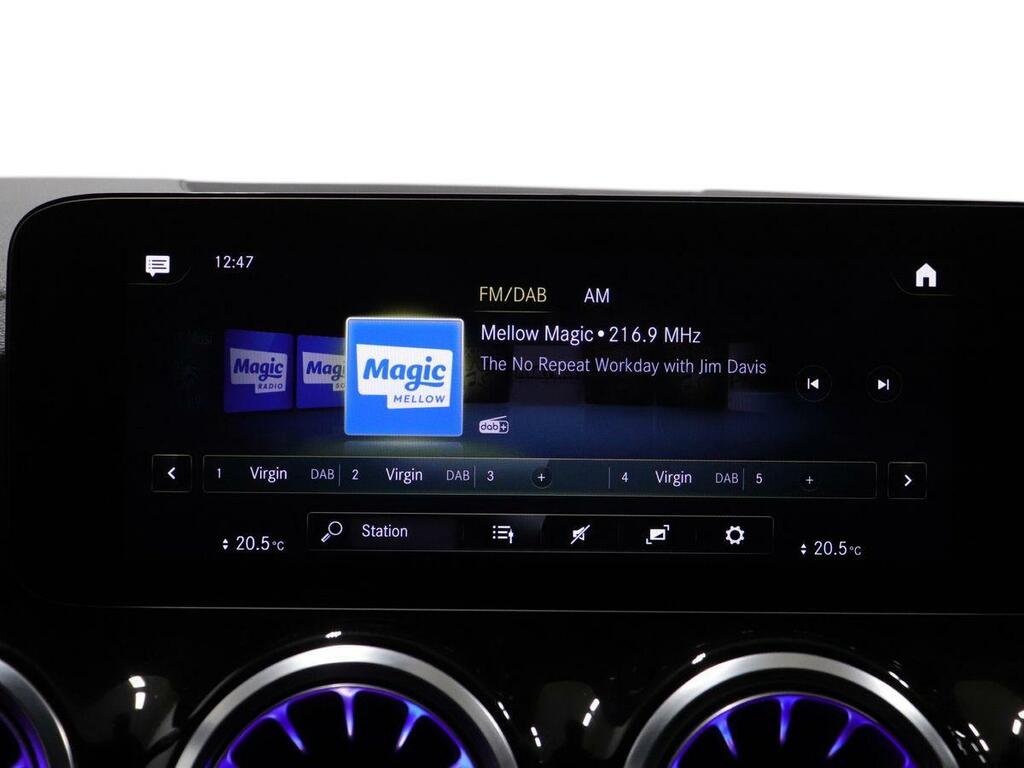 Mercedes-Benz GLA Class 180 Amg Line Premium Suv 7G-dct Euro Black #20