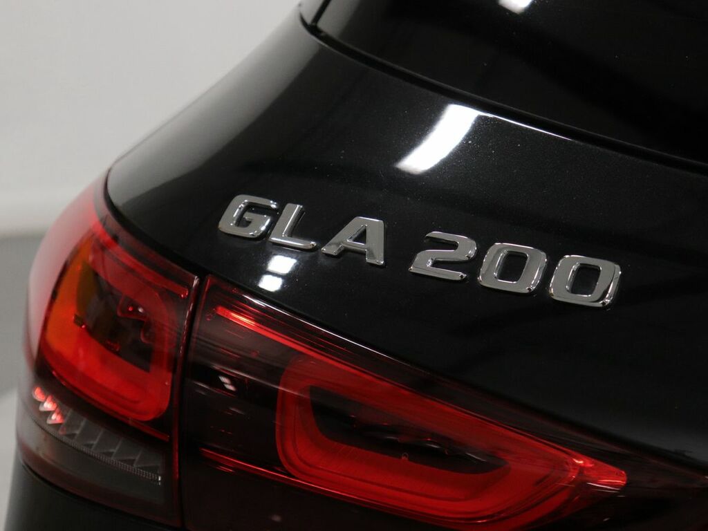 Mercedes-Benz GLA Class 180 Amg Line Premium Suv 7G-dct Euro Black #25