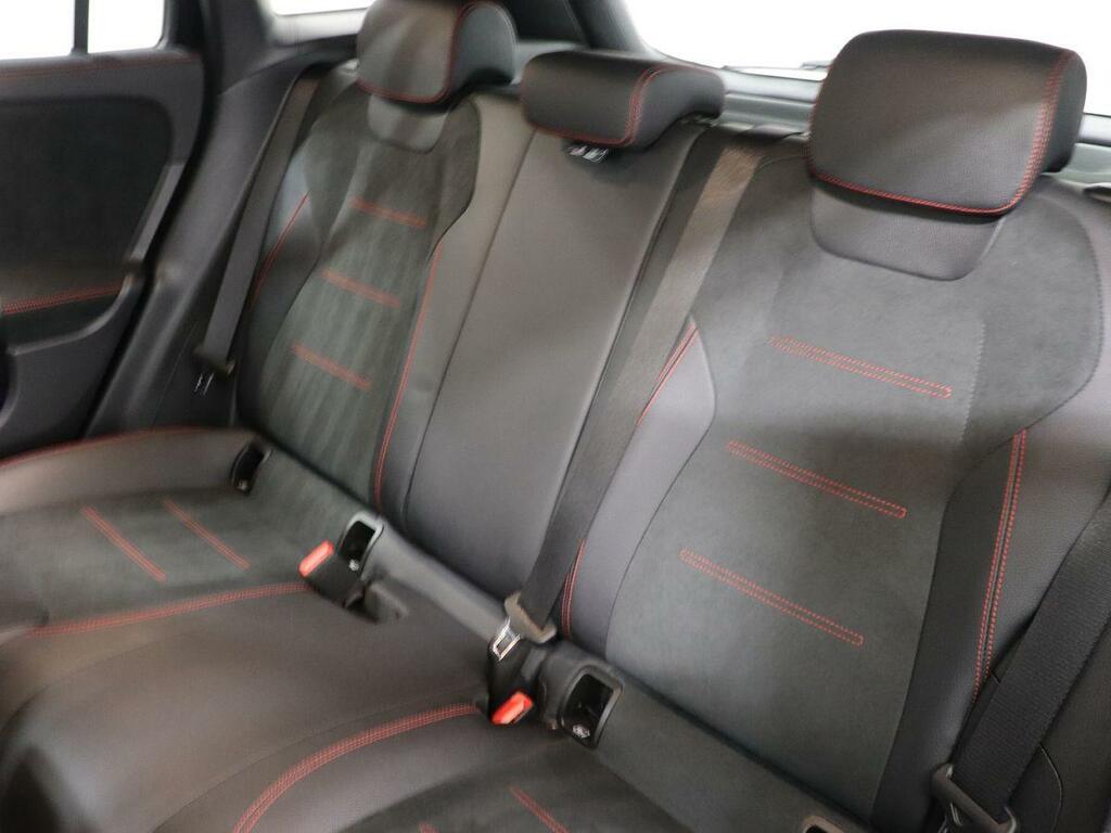 Mercedes-Benz GLA Class 180 Amg Line Premium Suv 7G-dct Euro Black #42