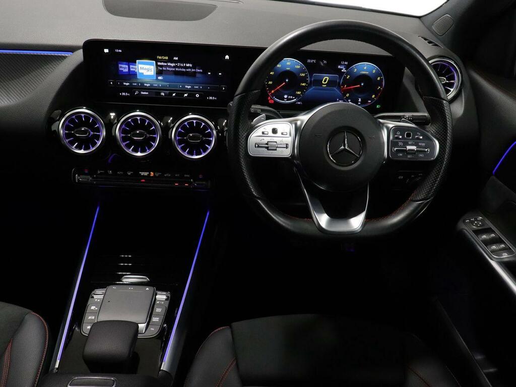 Mercedes-Benz GLA Class 180 Amg Line Premium Suv 7G-dct Euro Black #5
