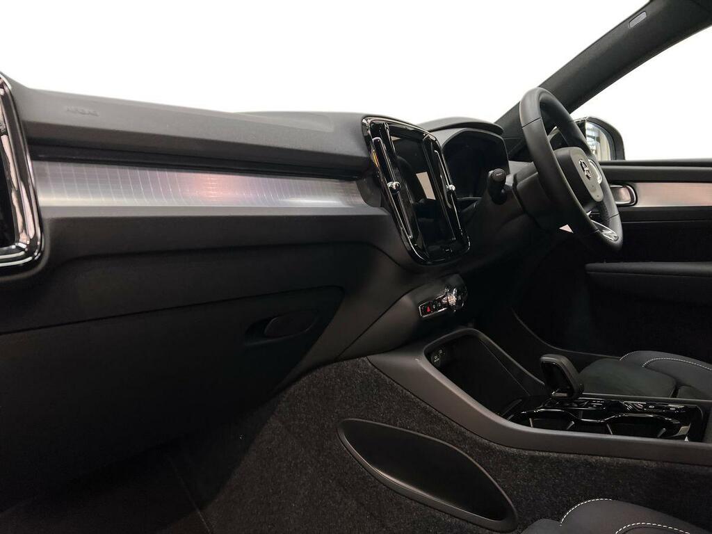 Volvo XC40 2.0 B3p Plus Dark Blue #4