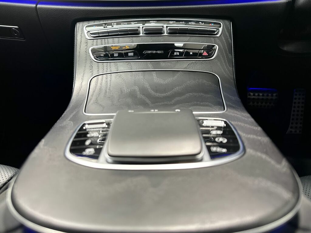 Mercedes-Benz E Class 2L Amg Line Night Edition Silver #36