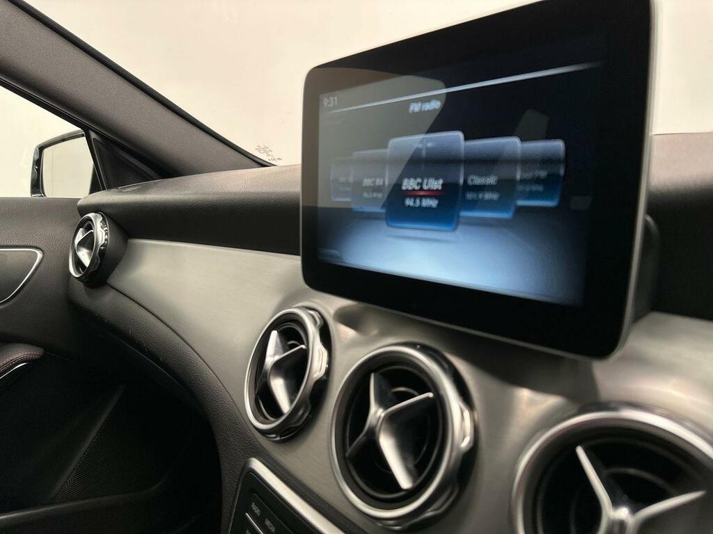Mercedes-Benz GLA Class 220D 4Matic Amg Line Prem Plus 2017 Red #29