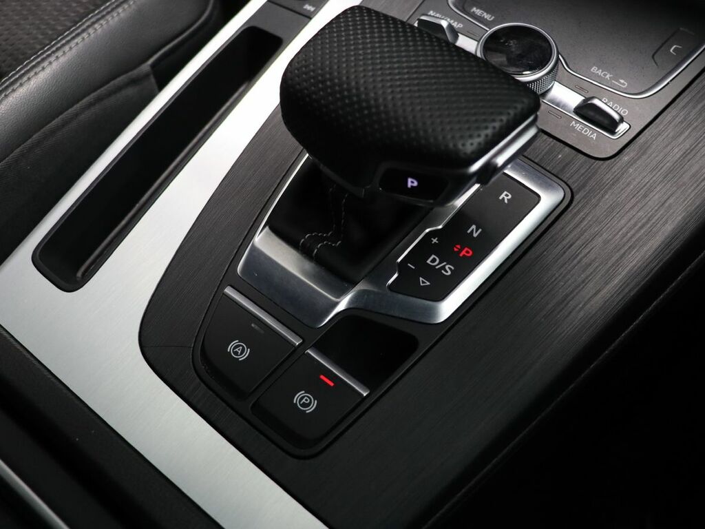 Audi Q5 Q5 Phev S Line Competition 55 Tfsi E Quattro Semi- White #50