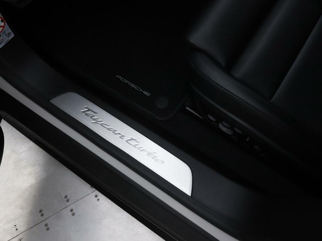 Porsche Taycan Performance Plus 93.4Kwh Gts Blue #24