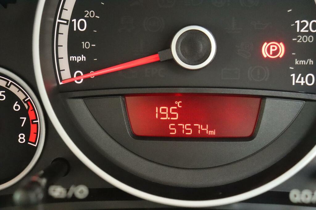 Volkswagen Up 2016 1.0L Move Up 59 Bhp White #9
