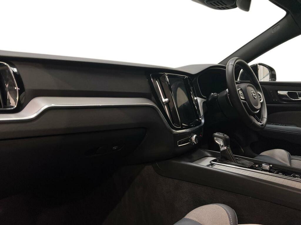 Volvo V60 2.0 B5p R Design  #4