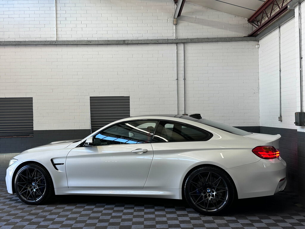 BMW M4 Automatic White #19