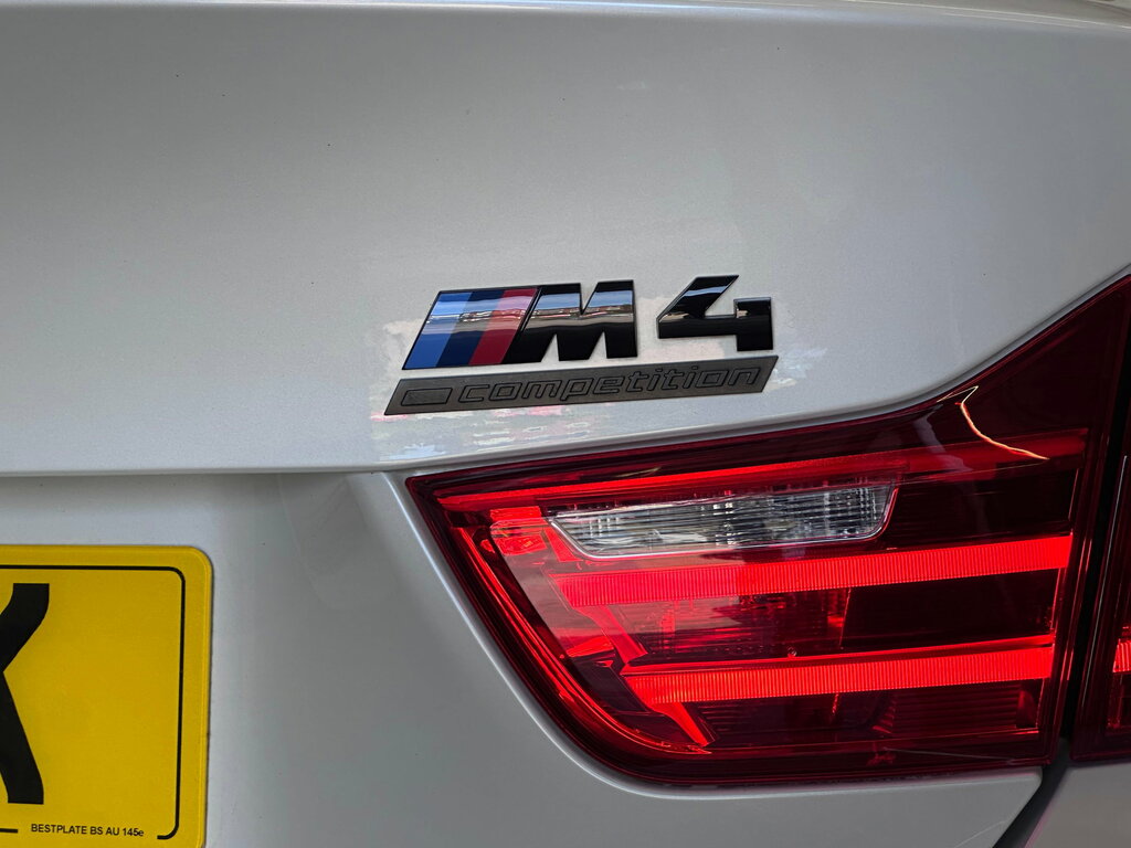 BMW M4 Automatic White #36