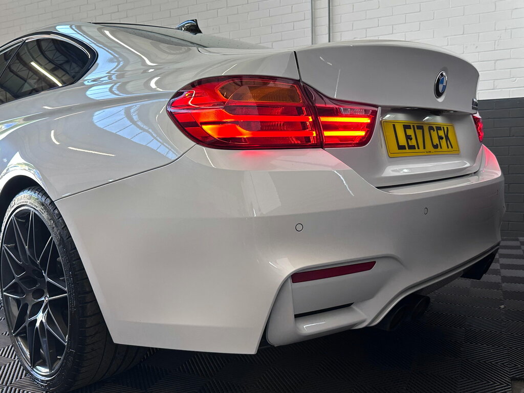 BMW M4 Automatic White #20