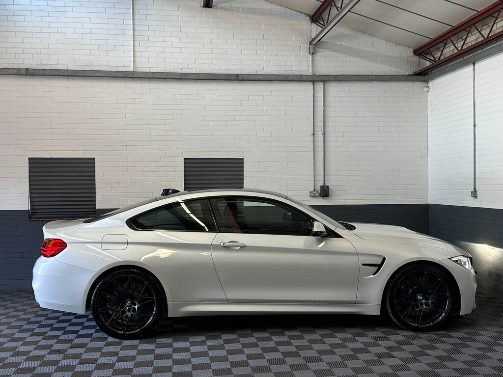 BMW M4 Automatic White #30