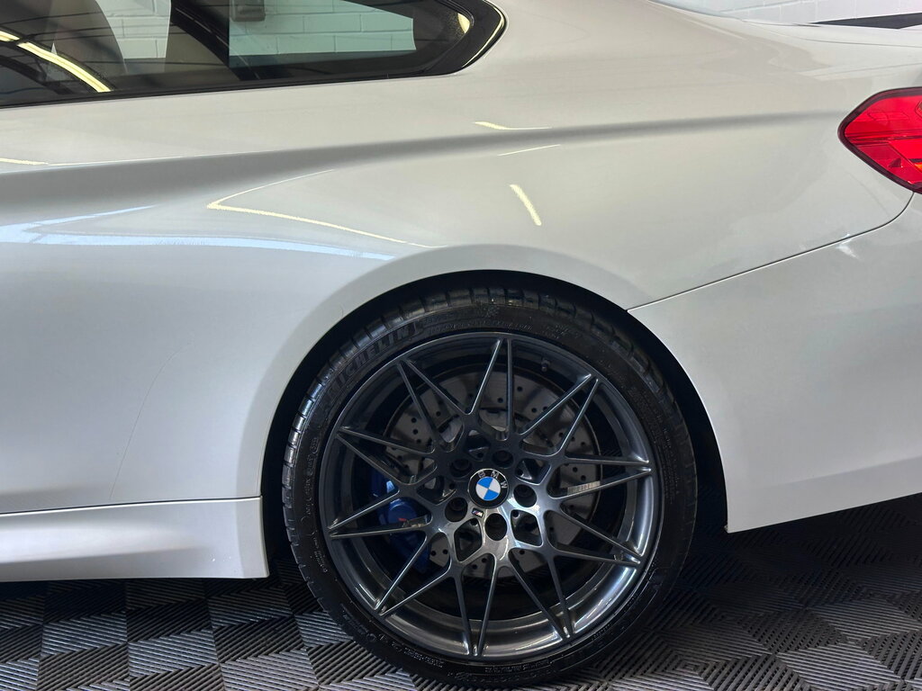 BMW M4 Automatic White #23