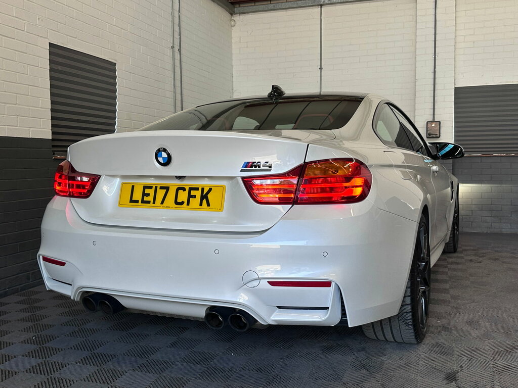 BMW M4 Automatic White #35