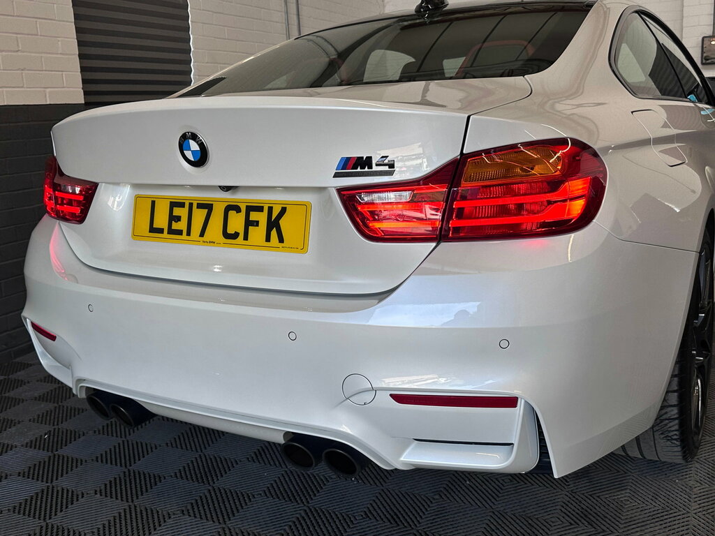 BMW M4 Automatic White #28