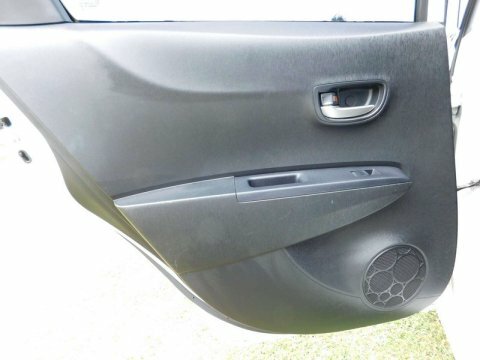 Toyota Yaris Icon Plus White #38