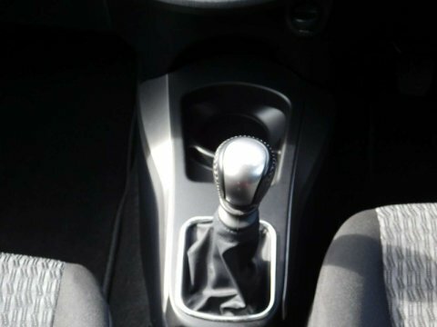 Toyota Yaris Icon Plus White #19