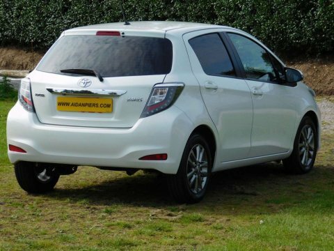 Toyota Yaris Icon Plus White #8