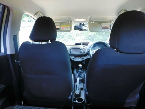 Toyota Yaris Icon Plus White #28