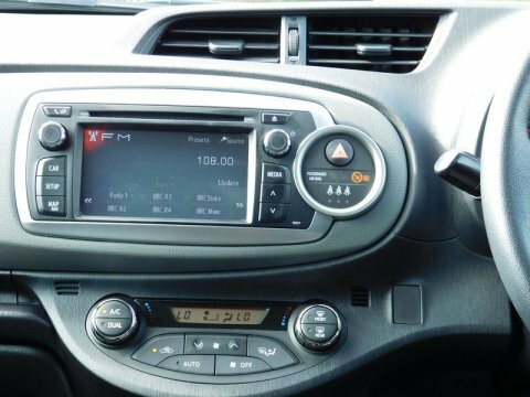 Toyota Yaris Icon Plus White #17