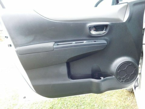 Toyota Yaris Icon Plus White #34