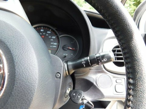 Toyota Yaris Icon Plus White #25