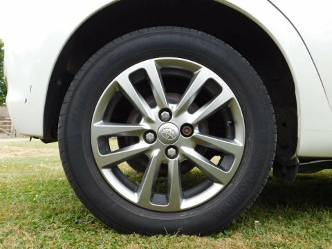 Toyota Yaris Icon Plus White #43