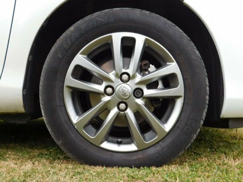Toyota Yaris Icon Plus White #42