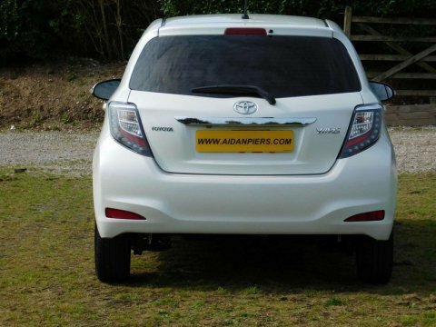 Toyota Yaris Icon Plus White #7