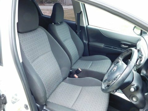 Toyota Yaris Icon Plus White #11