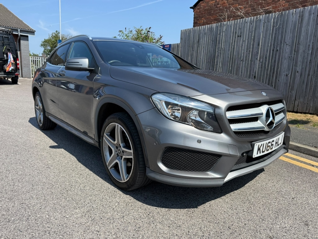 Mercedes-Benz GLA Class Suv Black #2