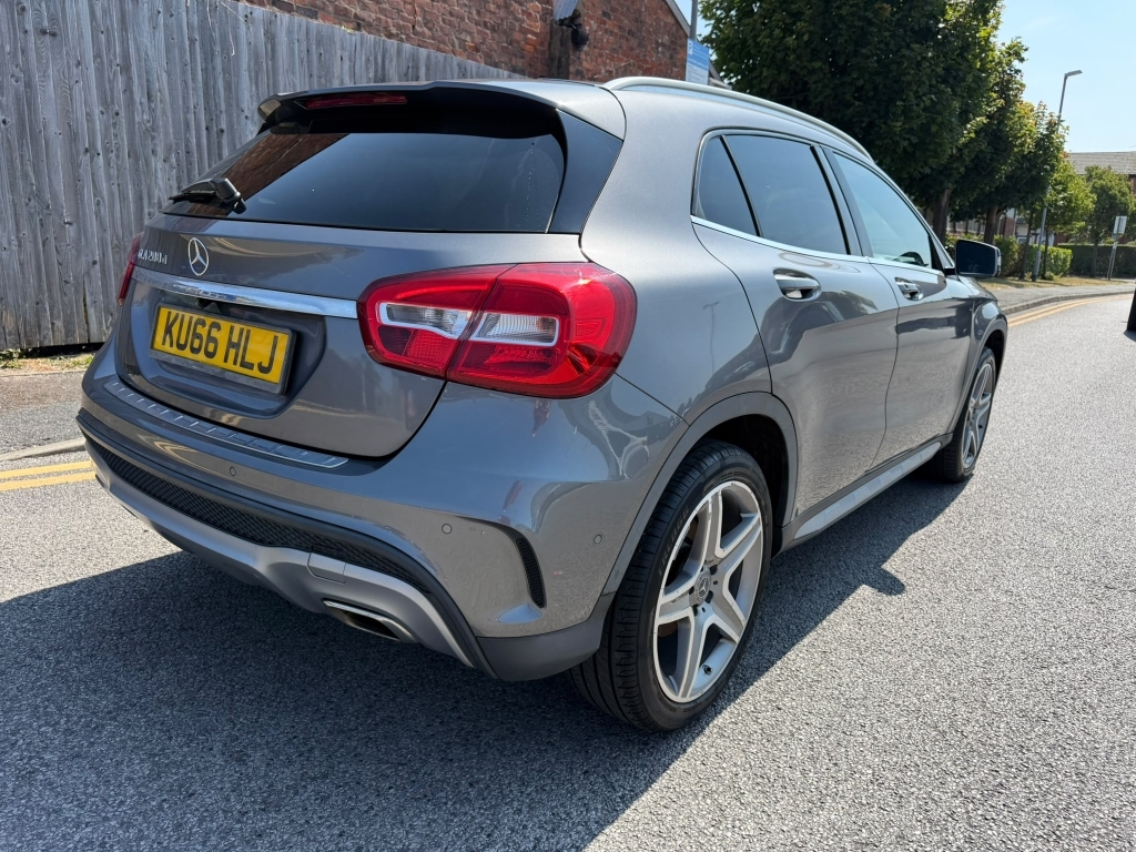 Mercedes-Benz GLA Class Suv Black #9