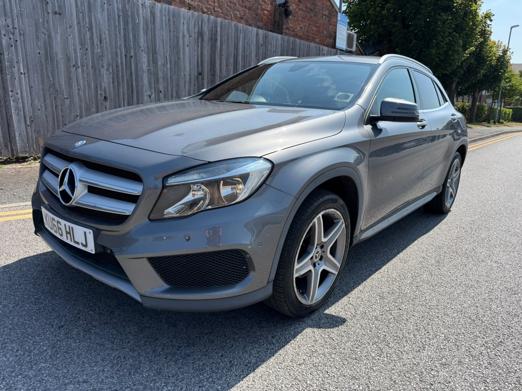 Mercedes-Benz GLA Class Suv Black #4