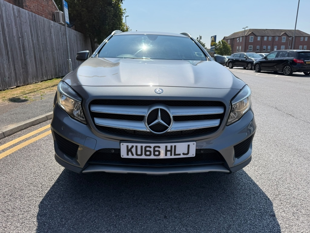 Mercedes-Benz GLA Class Suv Black #3