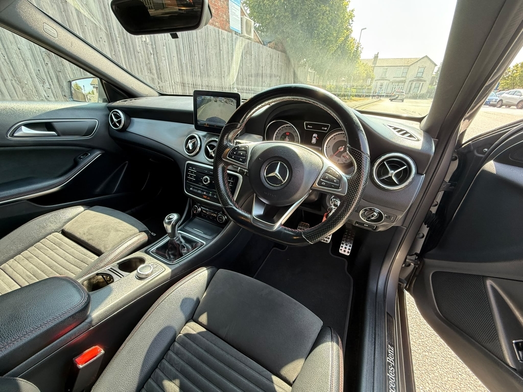 Mercedes-Benz GLA Class Suv Black #12