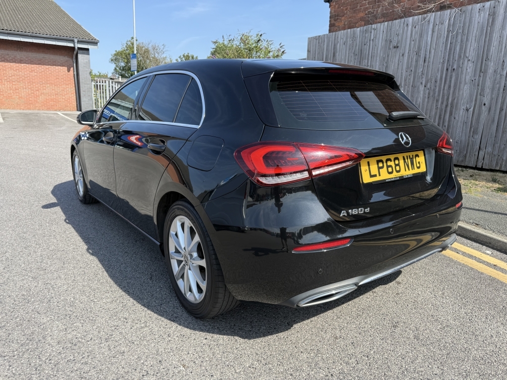 Mercedes-Benz A Class 1.5 A 180 D Sport Black #5