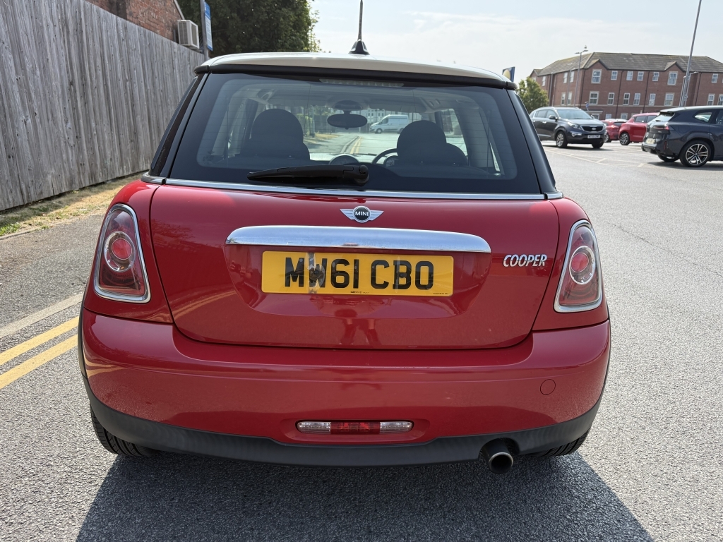 Mini Hatch 1.6 Cooper Red #6