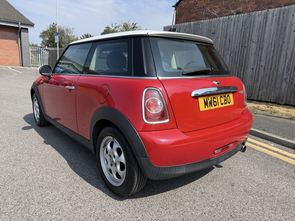 Mini Hatch 1.6 Cooper Red #5