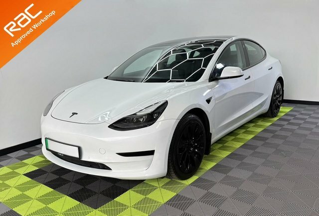 Tesla Model 3 Standard Range Plus Saloon White