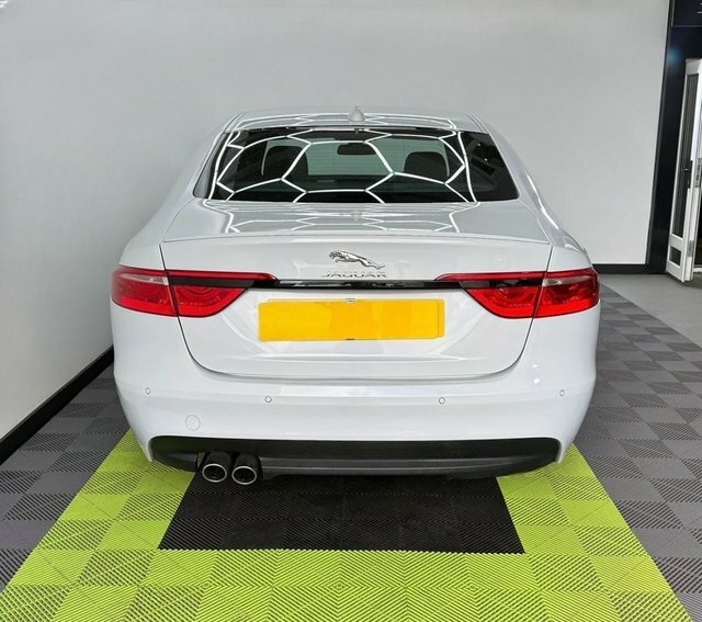 Jaguar XF 2.0D R-sport Saloon White #4