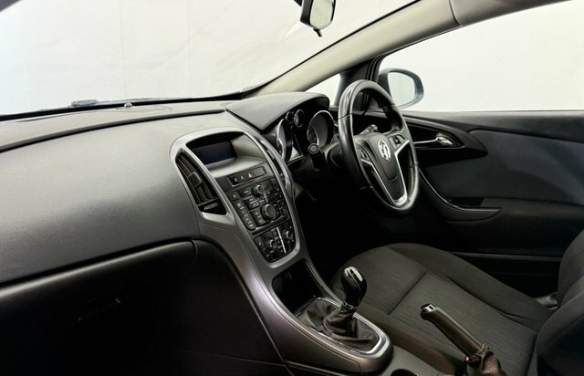 Vauxhall Astra GTC Sri Cdti Ss White #19