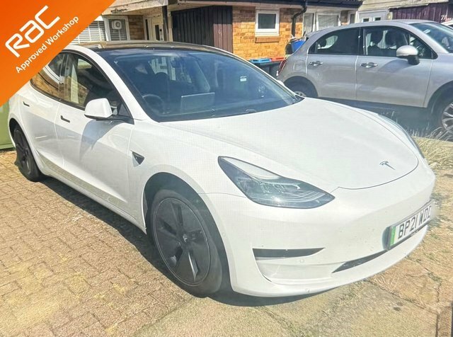 Tesla Model 3 Standard Range Plus Saloon White