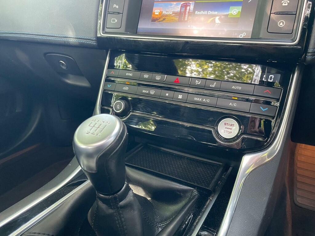 Jaguar XE Prestige Blue #41