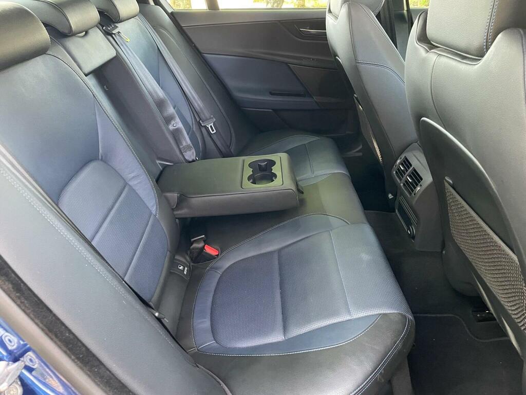 Jaguar XE Prestige Blue #19