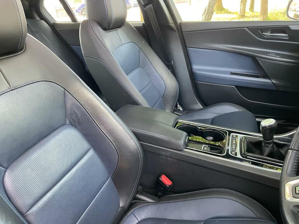 Jaguar XE Prestige Blue #25